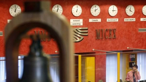Российский фондовый рынок сдал позиции в самом начале недели Российский фондовый рынок сдал позиции в самом начале недели