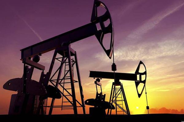 Нефть: Санкции США против Ирана и Венесуэлы поддерживают цены