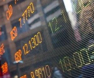 Рынок акций РФ начинает неделю с "низкого старта"