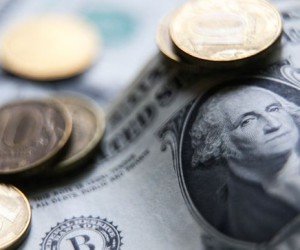Курс рубля уверенно борется с внешним негативом Курс рубля уверенно борется с внешним негативом