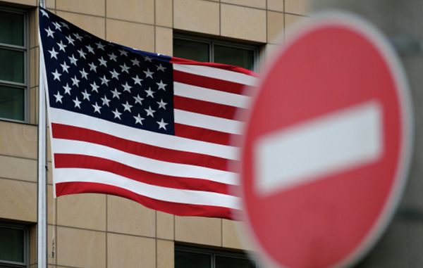 Санкции против России могут в часы обвалить экономику страны
