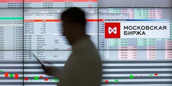 Российский фондовый рынок держится на месячных максимумах