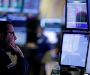 Фондовые рынки потеряли более 2.5% на страхах новой рецессии в США Фондовые рынки потеряли более 2.5% на страхах новой рецессии в США