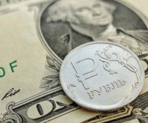 Курс рубля достиг двухнедельных максимумов против доллара Курс рубля достиг двухнедельных максимумов против доллара