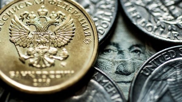 Рубль: Инвесторы бегут в защитные активы