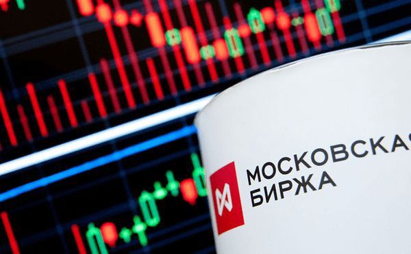 Цена нефти тянет российский рынок акций вверх