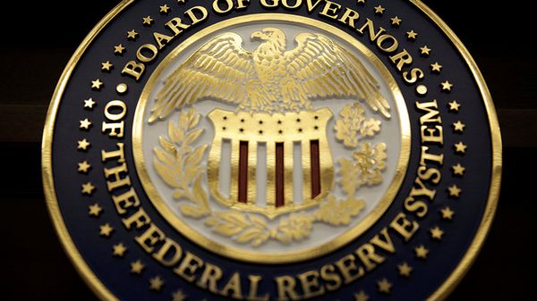Решение ФРС отражает напряженность в политике и экономике США