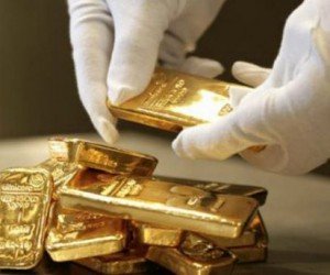 Курс золота остается в падении уже четыре дня Курс золота остается в падении уже четыре дня