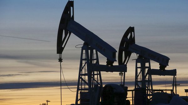 Нефть пытается уйти выше 70$ за баррель ожидая сокращения добычи