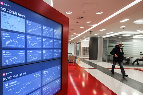Нефть удерживает российский фондовый рынок на плаву