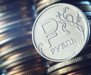 Курс рубля в мае останется слабым против доллара и евро Курс рубля в мае останется слабым против доллара и евро