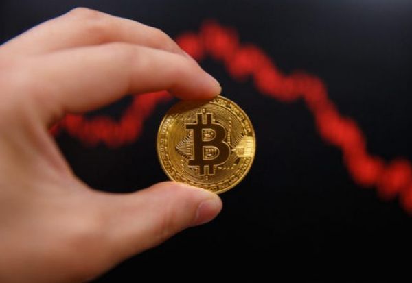 Курс биткоина: Почему криптовалюта сделала остановку