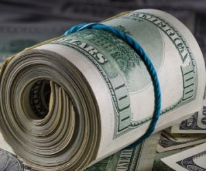 Курс рубля: Доллар дешевеет на ожиданиях смягчения политики ФРС