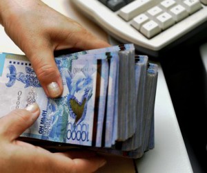 Курс тенге растет следом за укреплением нефти