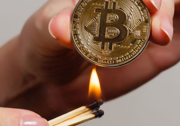 Курс биткоина рухнул на 2.5%, что происходит с криптовалютой сегодня