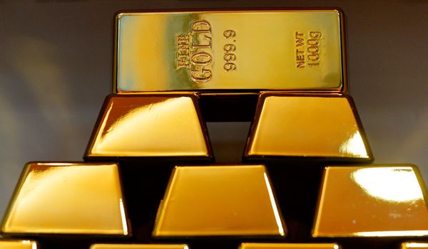 Курс золота показывает значительный рост после мягкой риторики ФРС