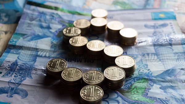 Курс тенге с расчетами на завтра укрепился против доллара