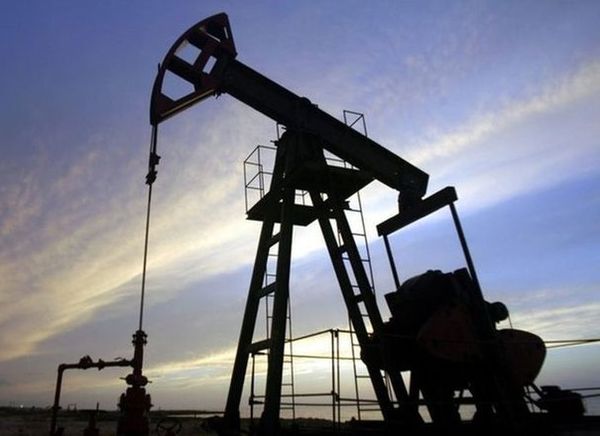 Нефть: Глобальные риски сдерживают рост цен выше