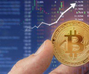 Курс биткоина: криптовалюта взлетела на 11% устанавливая новый рекорд $12600 Курс биткоина: криптовалюта взлетела на 11% устанавливая новый рекорд $12600