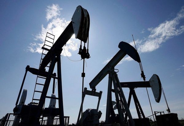 Мировая цена на нефть сбавляет темпы роста