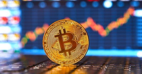 Курс биткоина в глобальном тренде прибавил еще 4%