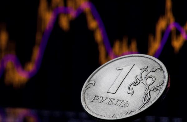 Рубль к доллару будет торговаться с оглядкой на нефть