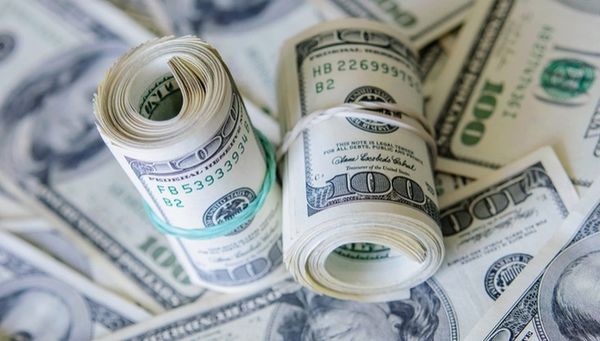 Первые залпы валютной войны спровоцировали новую волну бегства от рисков