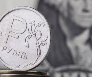 Доллар растет и толкает рубль все ниже Доллар растет и толкает рубль все ниже