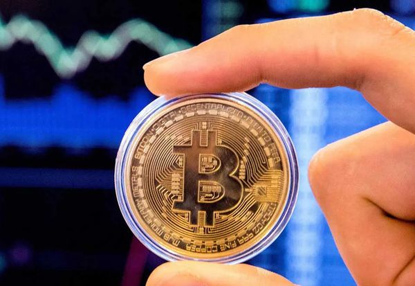 Курс биткоина: обвал финансовых рынков поддержит криптовалюту