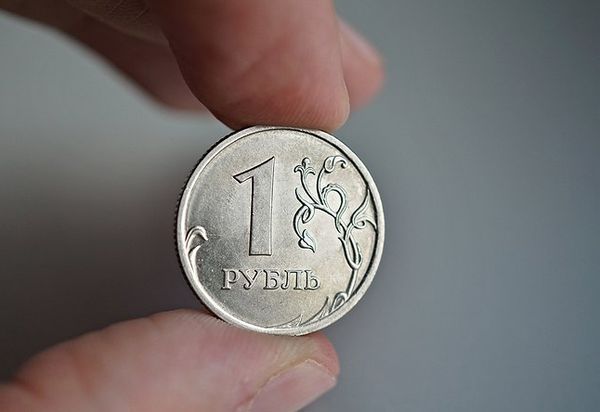 Рубль: Торговые войны не дают покоя инвесторам 