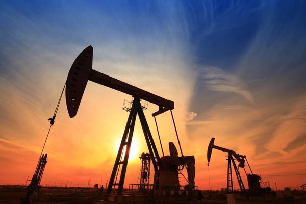 Курс нефти удержался от падения но все еще ниже 60$