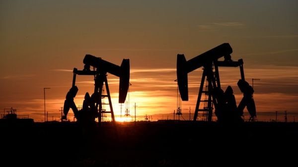 Нефть под давлением наращивания добычи сланцевиками