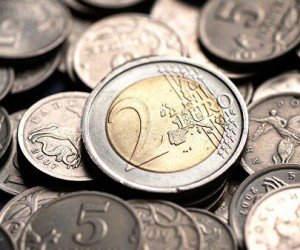 Курс евро падает перед выступлением Марио Драги Курс евро падает перед выступлением Марио Драги