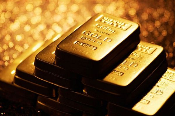 Курс золота вырвался вверх из диапазона возобновляя рост
