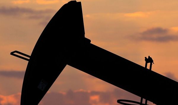 Курс нефти Brent тестирует отметку 65.5 долларов помогая рублю
