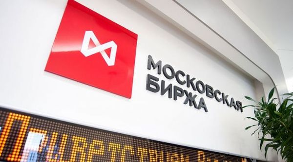 Российские фондовые индексы немного выросли