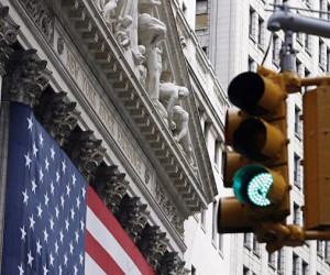 Фондовый рынок США осторожно растет Фондовый рынок США осторожно растет