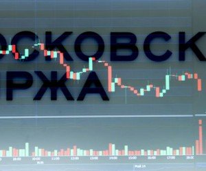 Рынок акций РФ откроется ростом и последует за нефтью