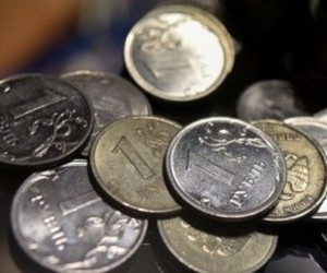 Рубль торгуется равномерно в конце торгового дня Рубль торгуется равномерно в конце торгового дня