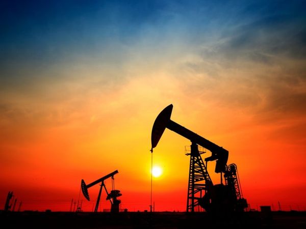 Курс нефти продолжает рост начатый на прошлой неделе
