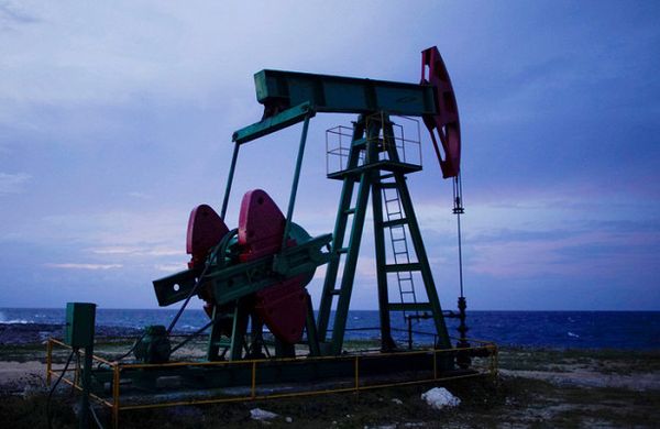 Нефть опирается на геополитический фон и растет