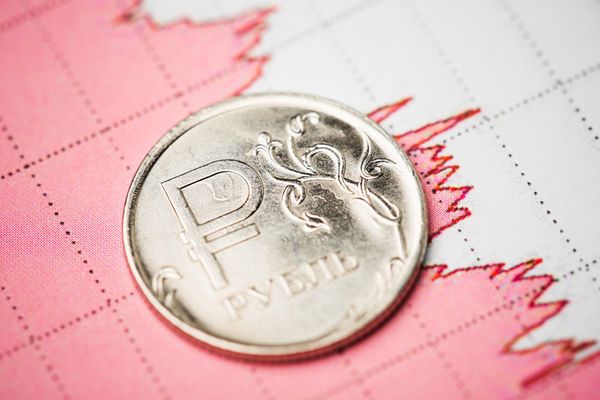Курс рубля завершает неделю без изменений