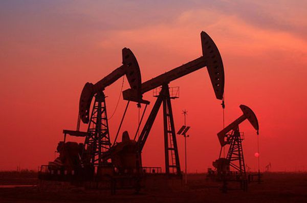 Нефть отскакивает вверх после потери около 5% за 2 дня