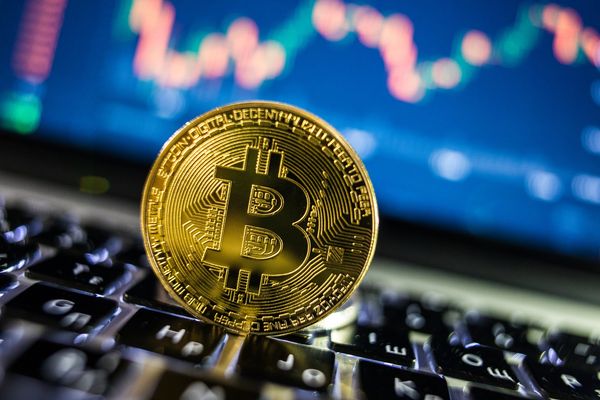 Курс биткоина за сутки потерял 5% и торгуется у отметки $7.500