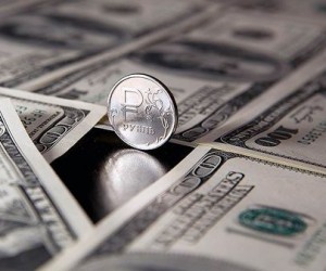 Рубль продолжает падение к доллару и евро Рубль продолжает падение к доллару и евро