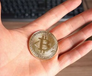 Курс биткоина за сутки потерял 1.66% до 7275 долларов