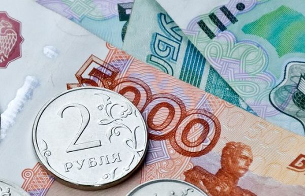 Рубль: Снижение спроса на рисковые активы давит на курс