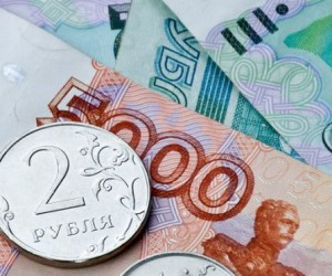 Курс рубля падает под давлением внешних факторов Курс рубля падает под давлением внешних факторов