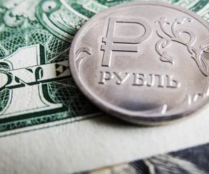 Рубль послушно падает на панических распродажах Рубль послушно падает на панических распродажах