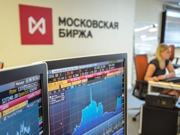 Акции мировых рынков ушли вверх за исключением рубля
